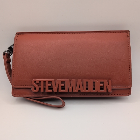 Steve Madden Handbags - New Steve Madden BCABBY Red Flap Wristlet Wallet Fits Cellphone